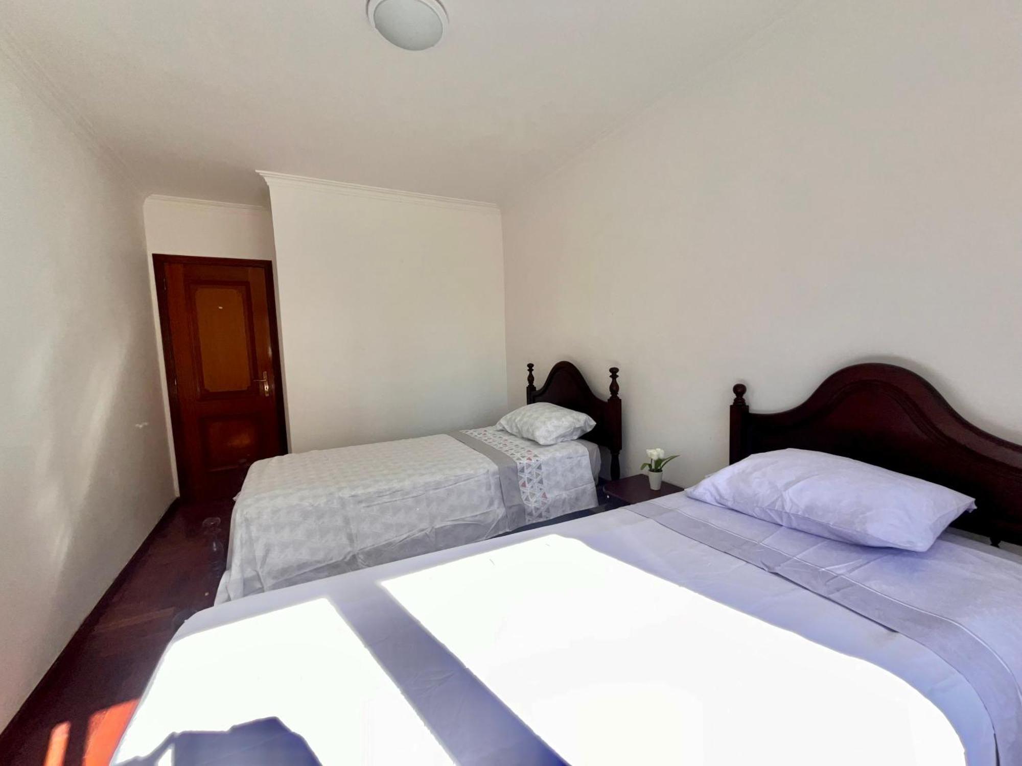 Quarto Boa Localizacao Com Cozinha E Casa De Banho Apartment Caparica Exterior foto