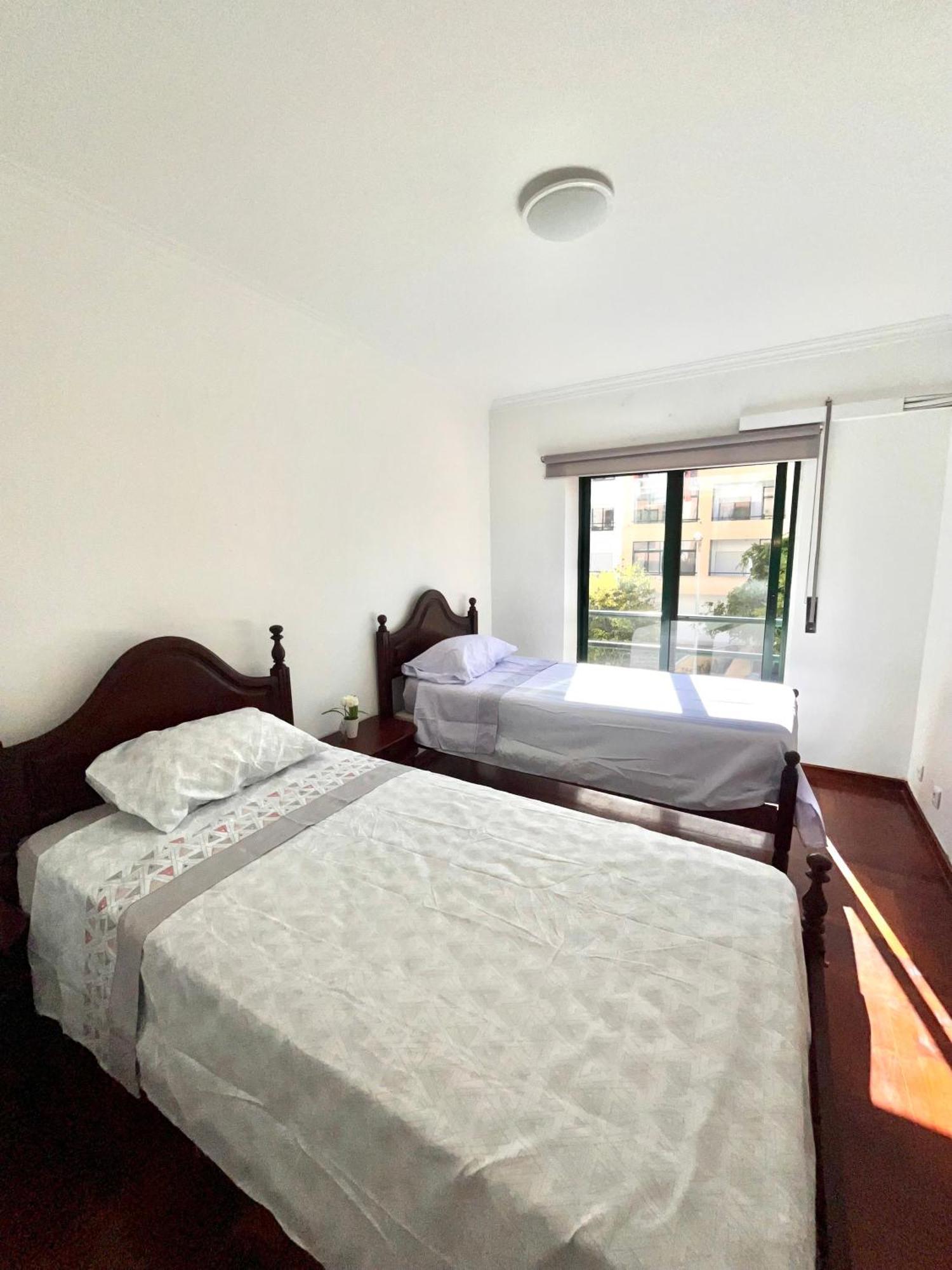 Quarto Boa Localizacao Com Cozinha E Casa De Banho Apartment Caparica Exterior foto