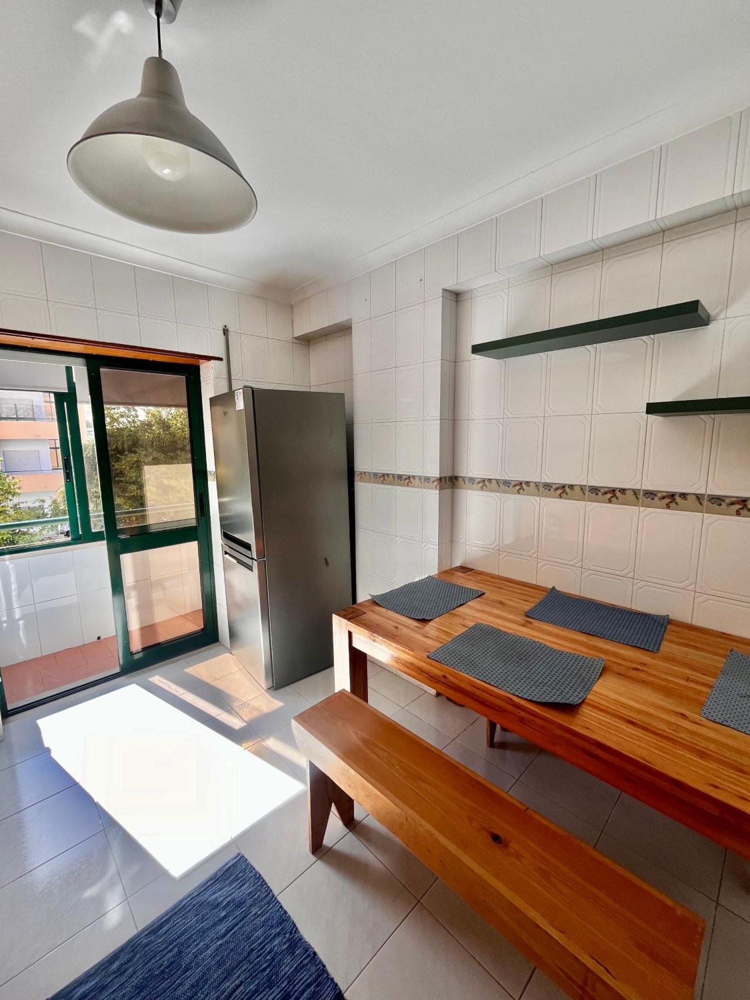 Quarto Boa Localizacao Com Cozinha E Casa De Banho Apartment Caparica Exterior foto