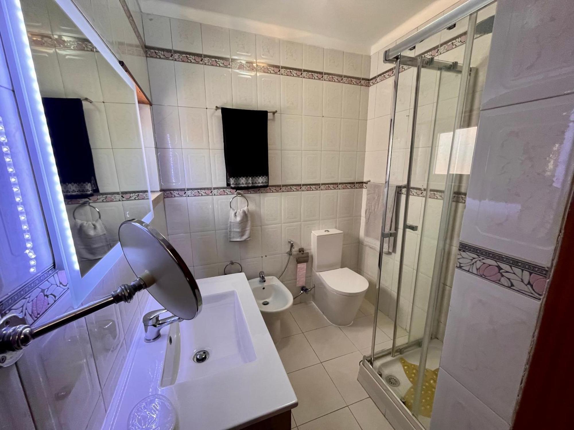 Quarto Boa Localizacao Com Cozinha E Casa De Banho Apartment Caparica Exterior foto